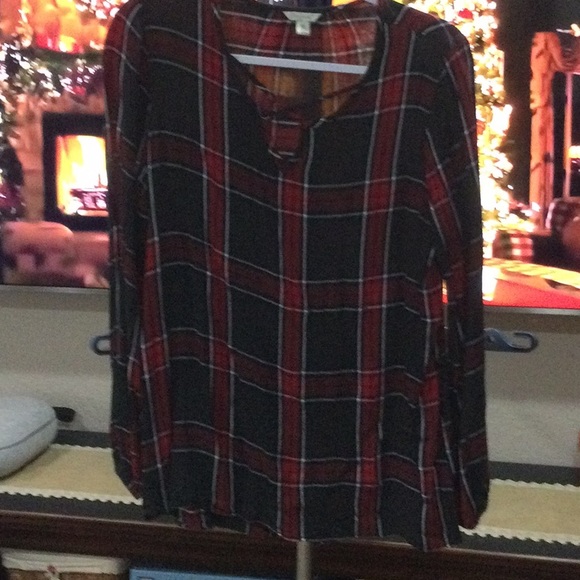 EUC Gray and Red Plaid Top (M) - Picture 2 of 9